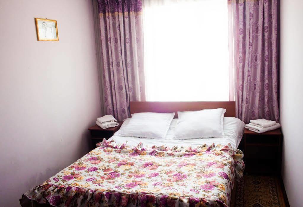 Park Hotel&Hostel Karakol Exterior photo