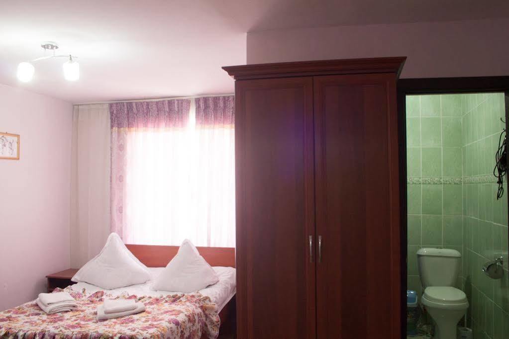 Park Hotel&Hostel Karakol Exterior photo