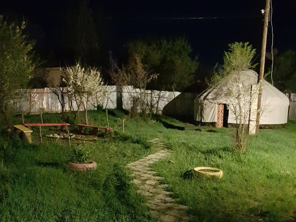 Park Hotel&Hostel Karakol Exterior photo